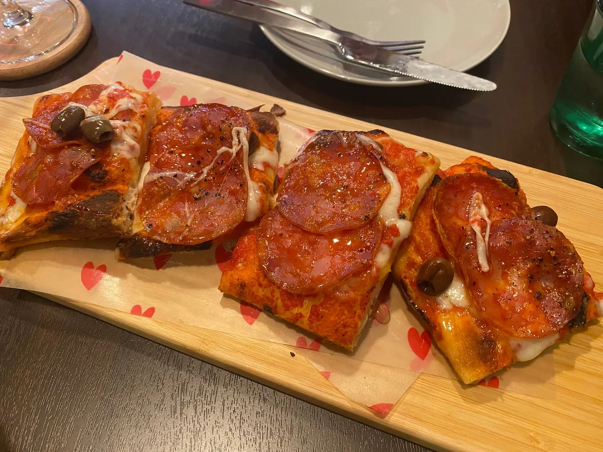FABIO・PIZZAの四角いローマ風ピザ2枚