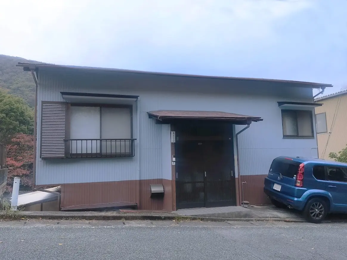 道路から見た幕山ハウス