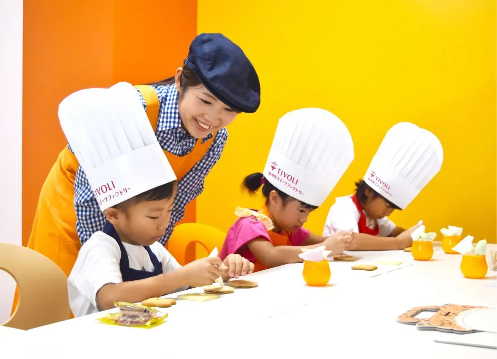 Children decorating cookies