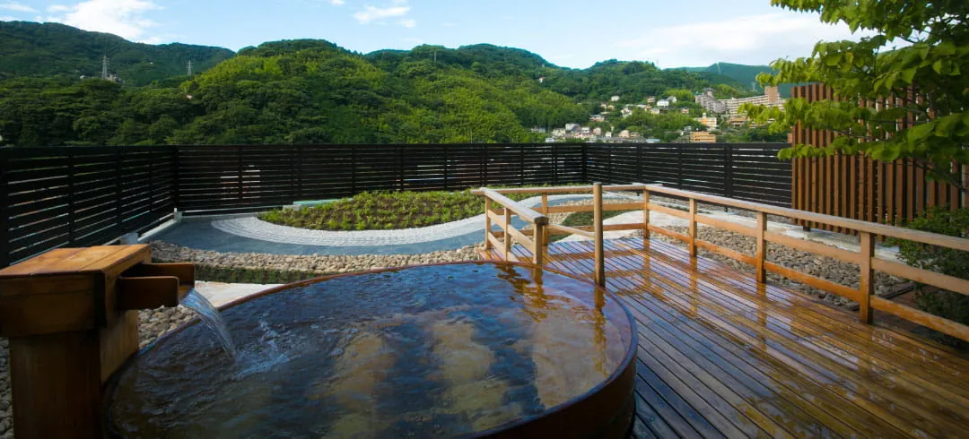 Rooftop hinoki bath at Fukiya