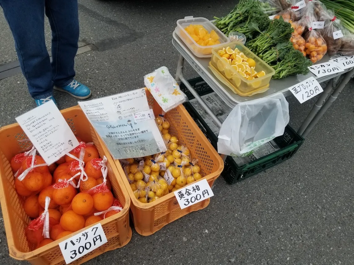Mandarins and vegetables