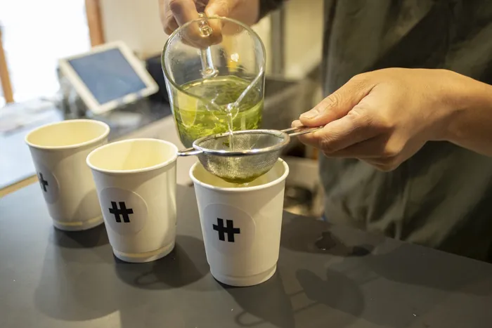 カップに注がれたお茶