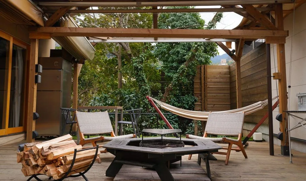 The terrace with a fire pit and a hammock
