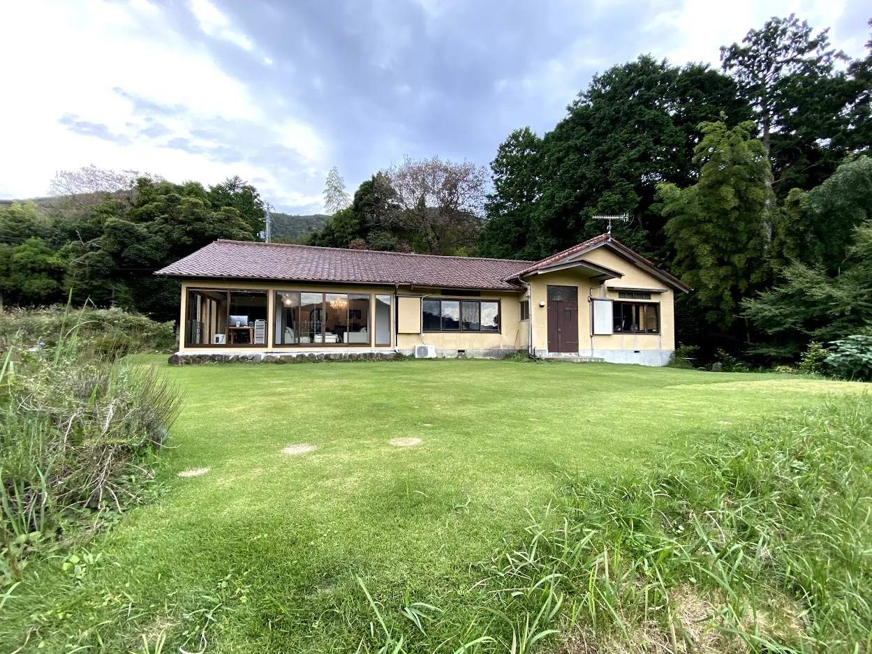 The lawn and the reception building